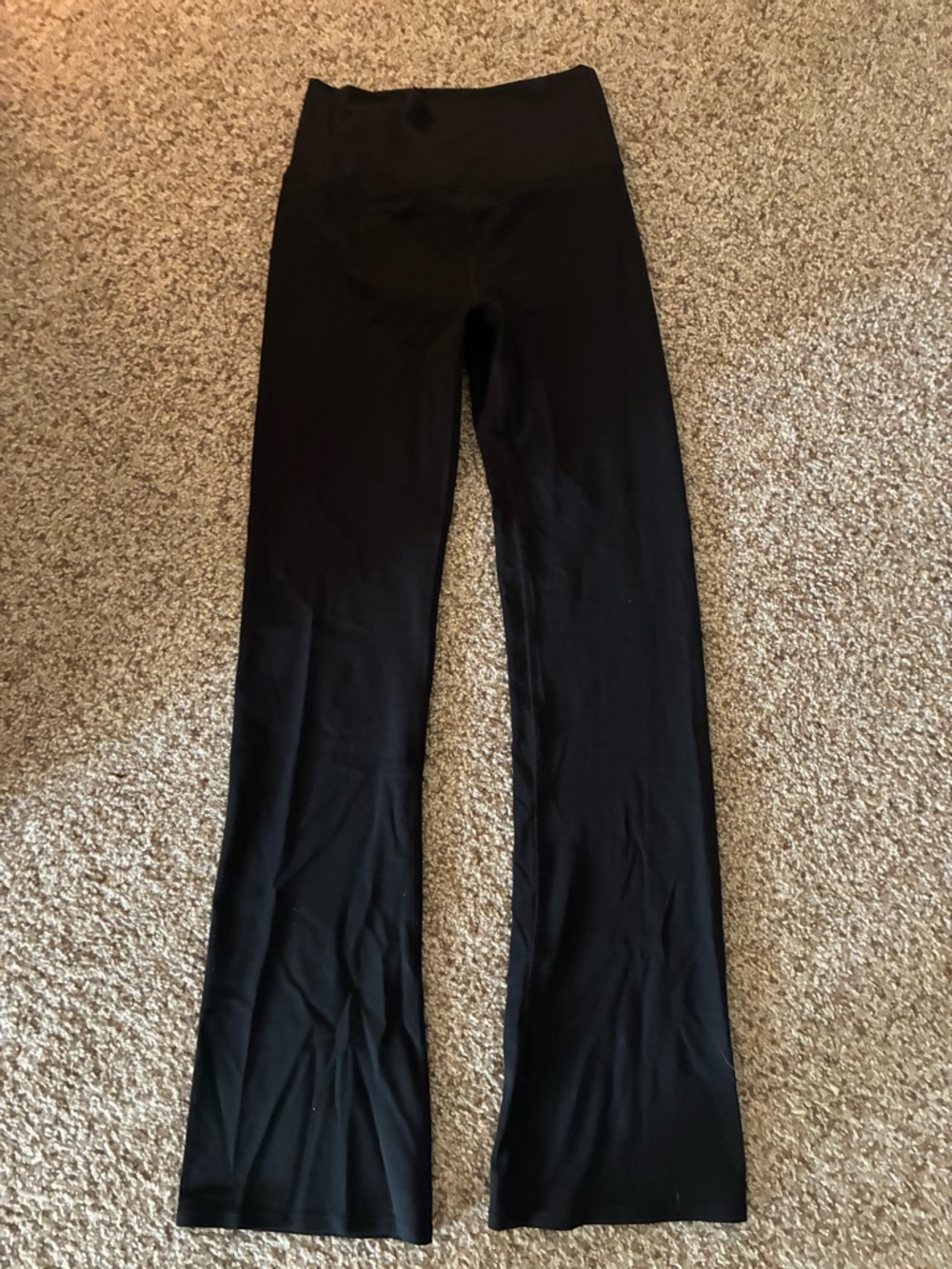 Vuori AllTheFeels™ Slim Flare Leggings in Black- Short - Picture 3 of 6
